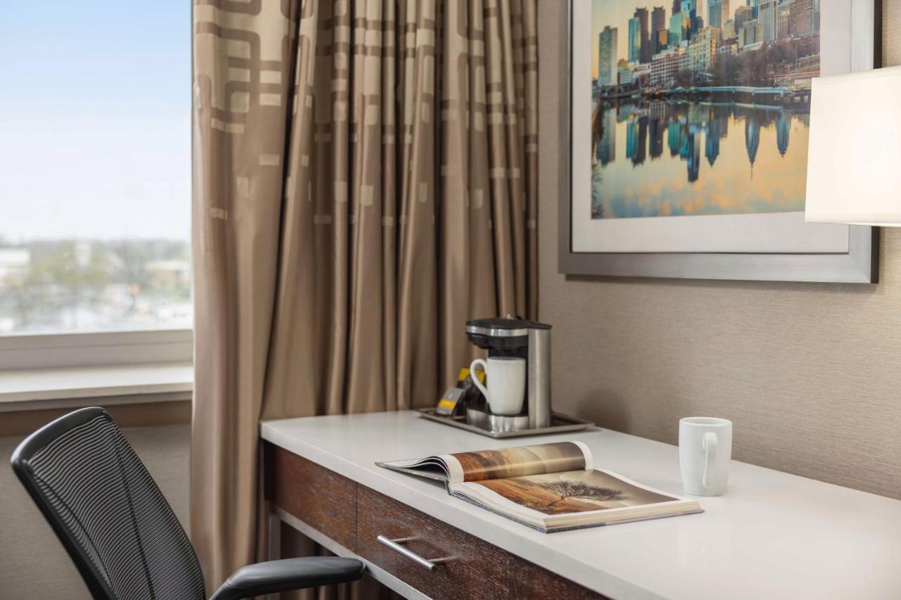 Queen Room at Hilton Philadelphia City Avenue