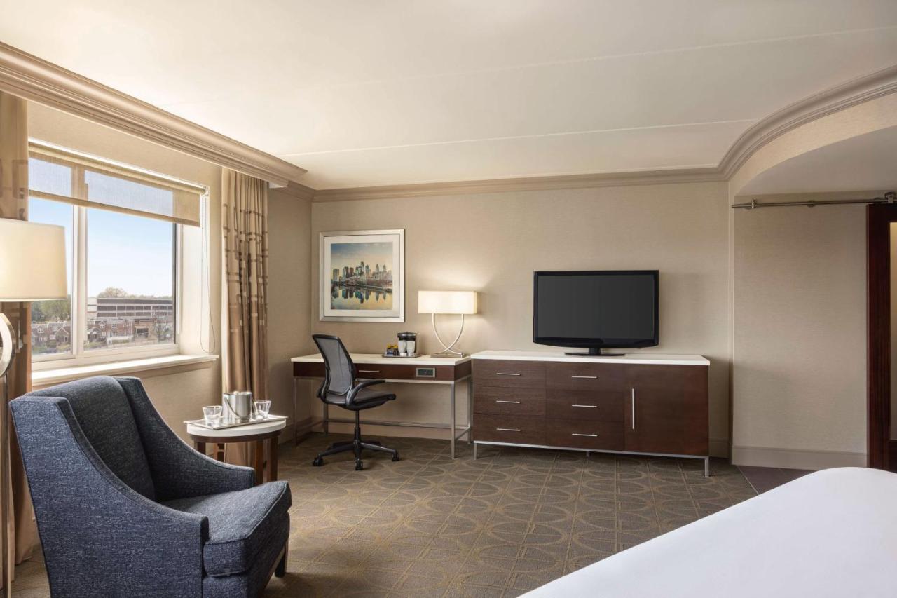 Superior King Room at Hilton Philadelphia City Avenue