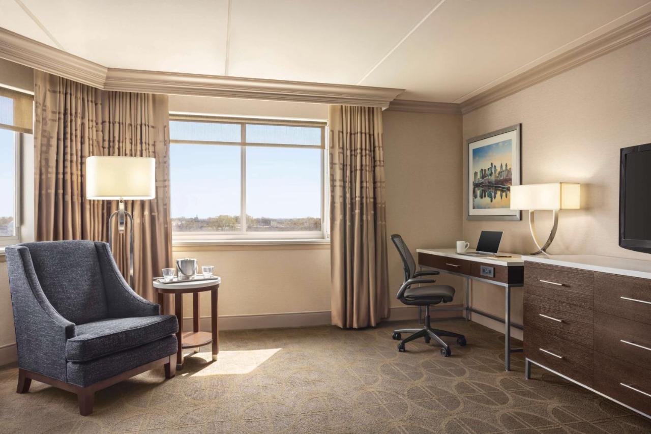 Superior King Room at Hilton Philadelphia City Avenue