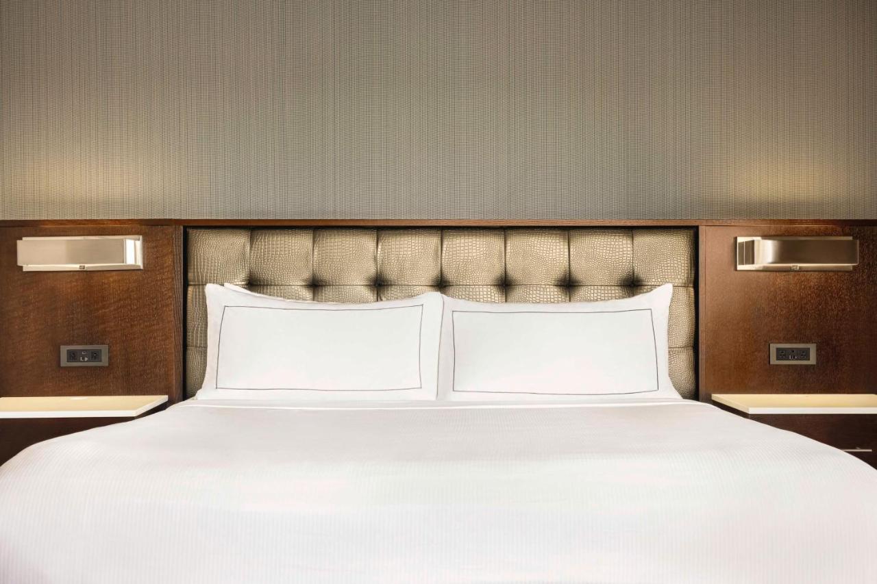 Superior King Room at Hilton Philadelphia City Avenue