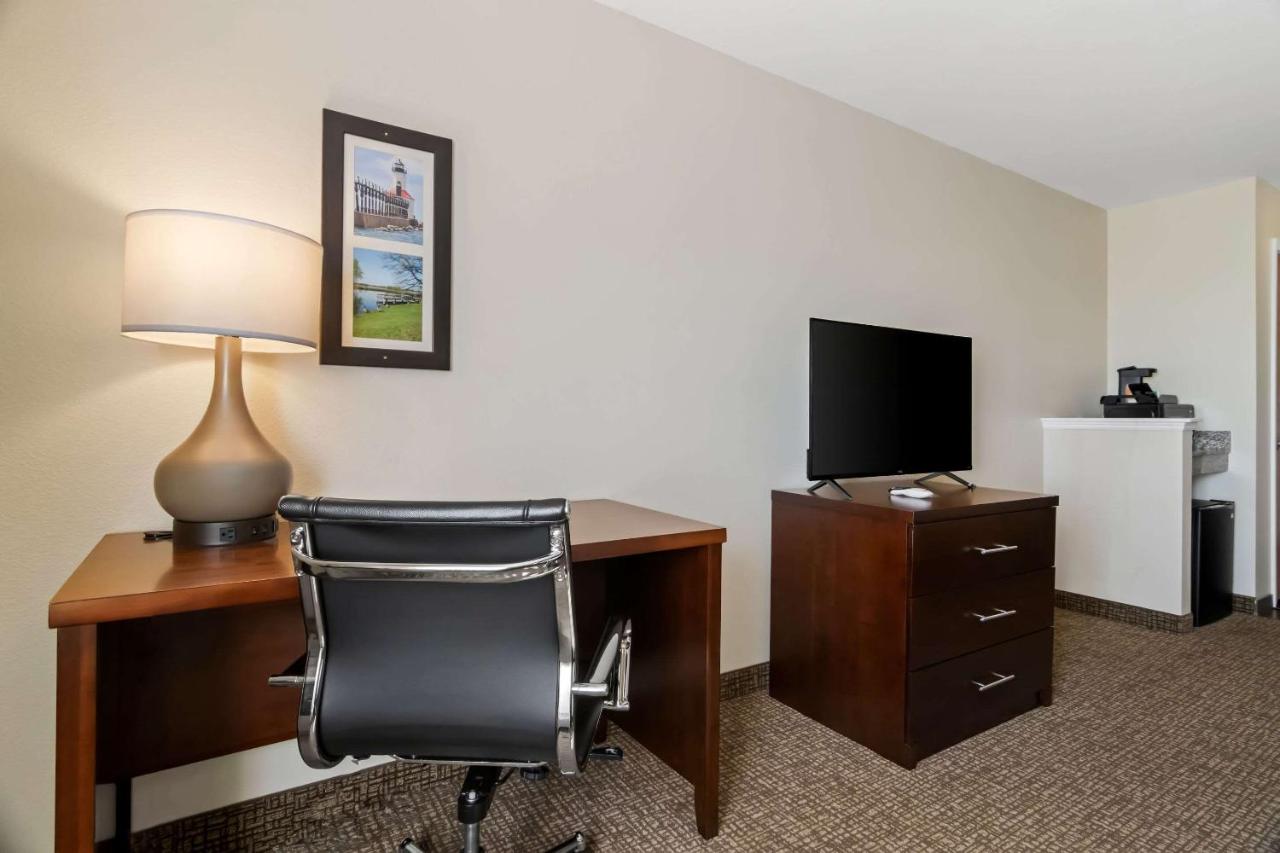 | Comfort Inn Hebron-Lowell Area