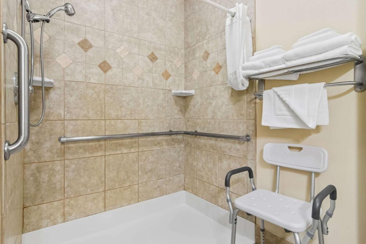 | Comfort Inn Hebron-Lowell Area