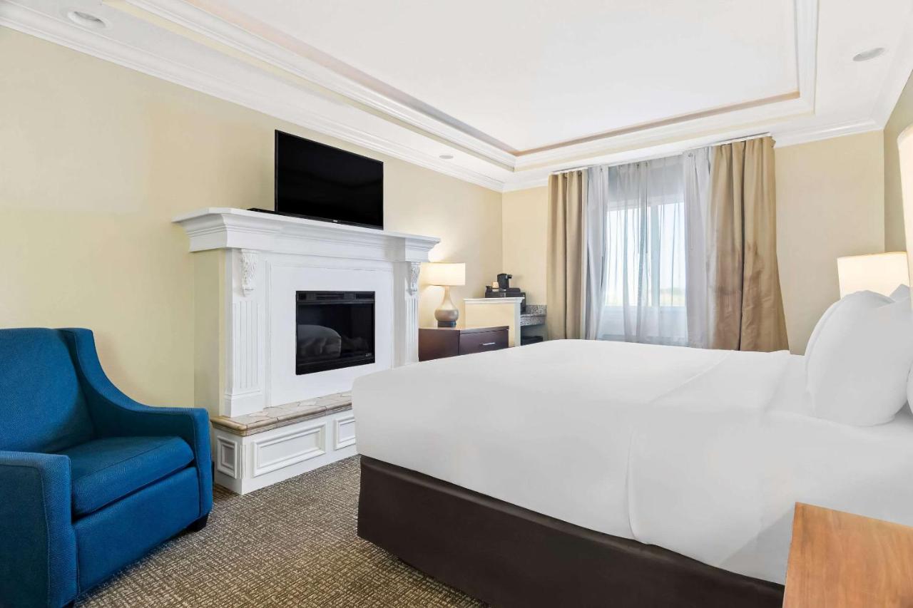 | Comfort Inn Hebron-Lowell Area