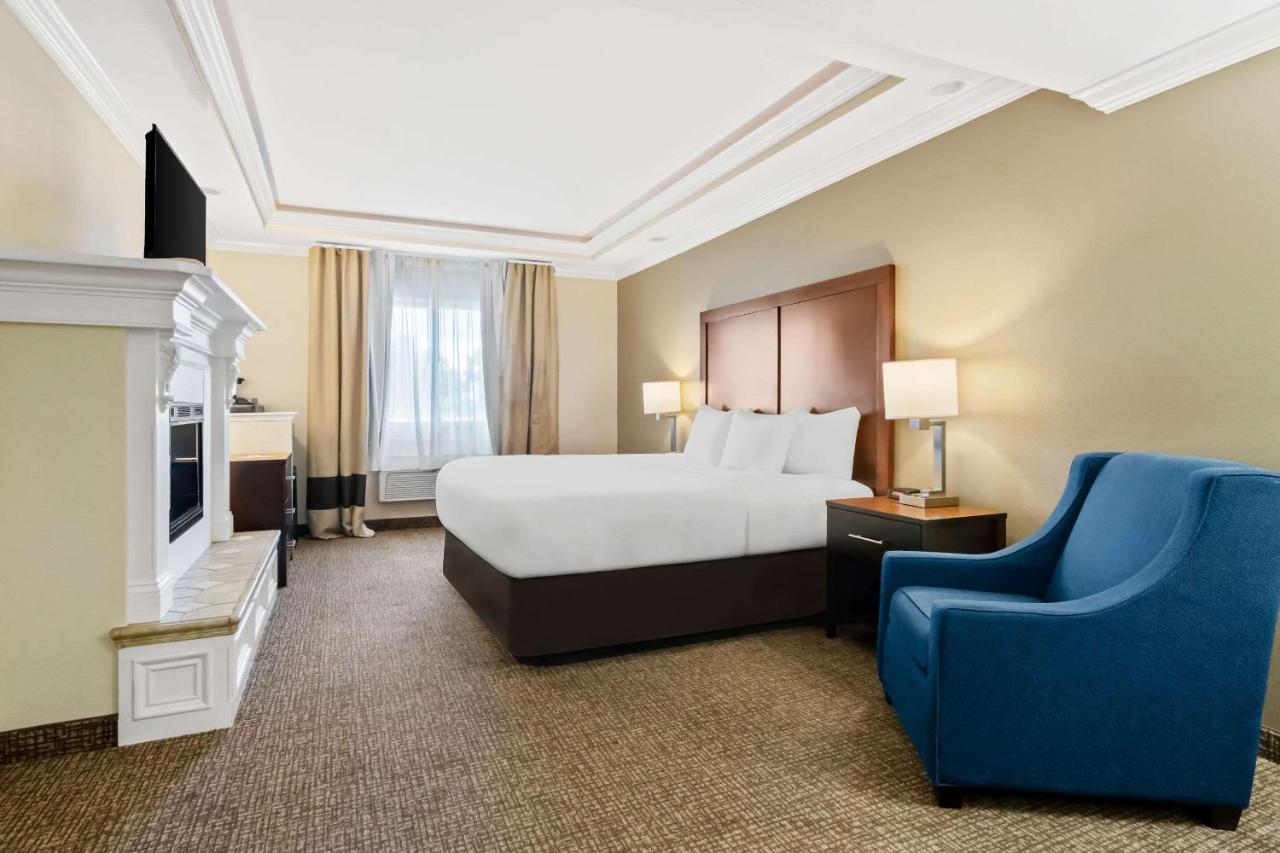 | Comfort Inn Hebron-Lowell Area