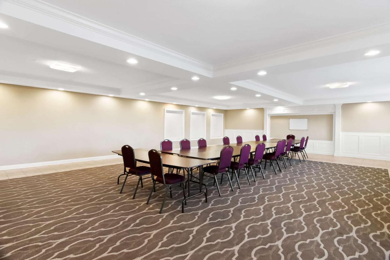 | Comfort Inn Hebron-Lowell Area