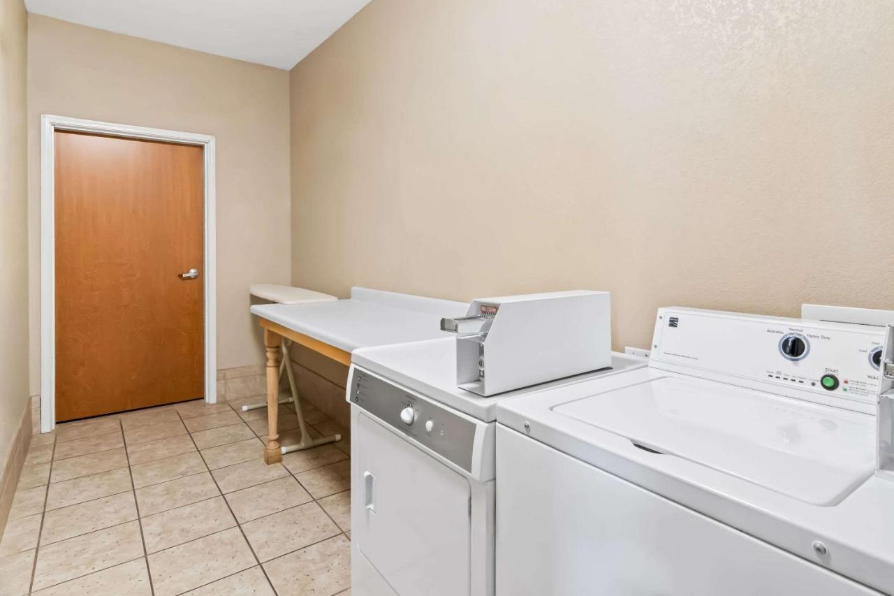 | Comfort Inn Hebron-Lowell Area