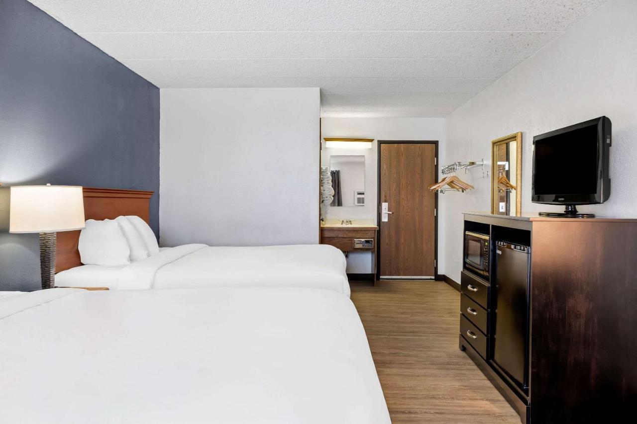 Double Room with Two Double Beds - Non-Smoking at Econo Lodge Billings