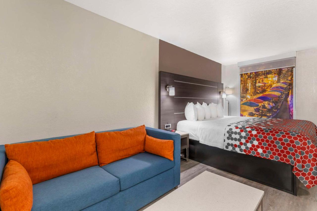 King Suite with Sofa - Non Smoking at Econo Lodge Inn & Suites Near Lackland AFB