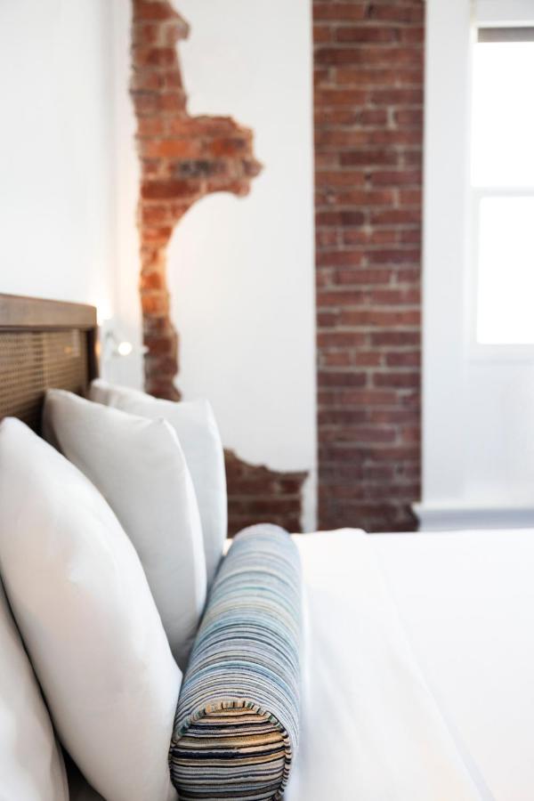 Family Room with Shared Bathroom at AMERICAN HOTEL LOS ANGELES