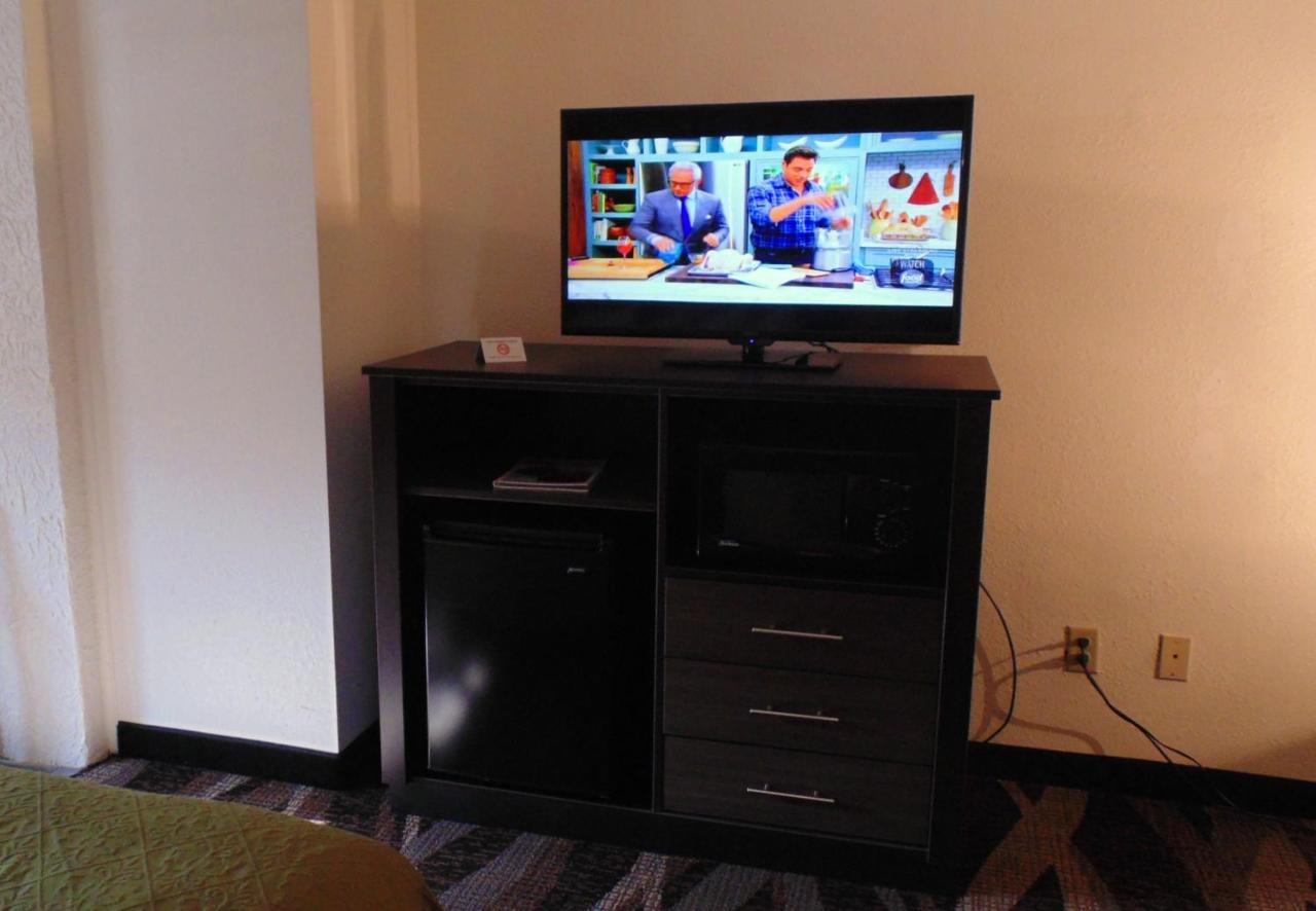 King Room with Mountain View at Quality Inn Creekside - Downtown Gatlinburg