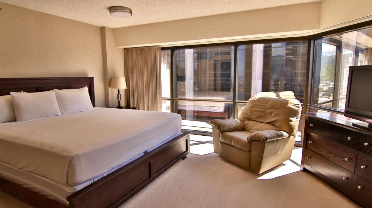Suite with Mountain View at Aston at the Executive Centre Hotel