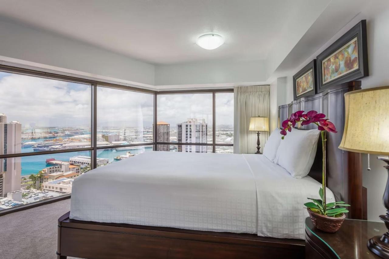 One-Bedroom Suite with Ocean View at Aston at the Executive Centre Hotel