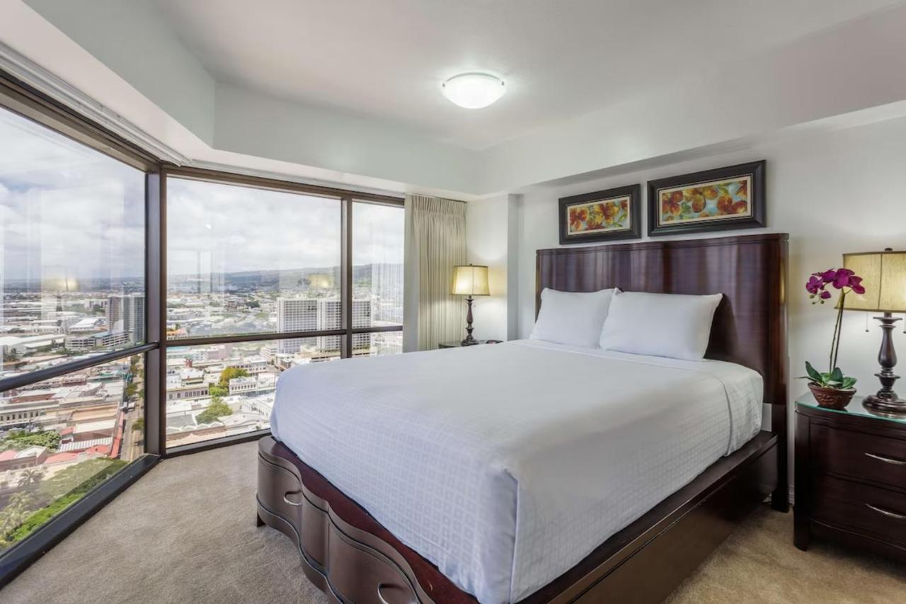 One-Bedroom Suite with Ocean View at Aston at the Executive Centre Hotel