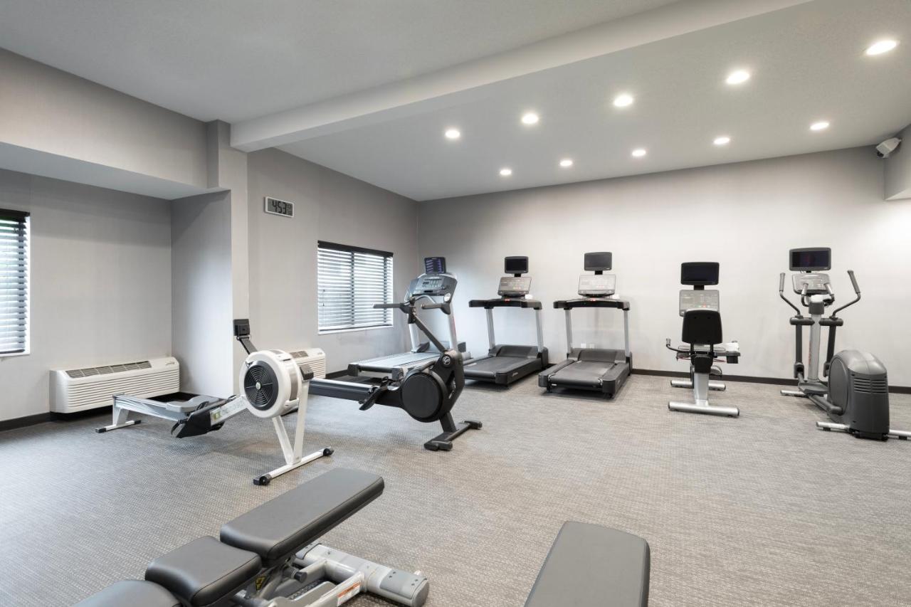 | Courtyard By Marriott Danbury