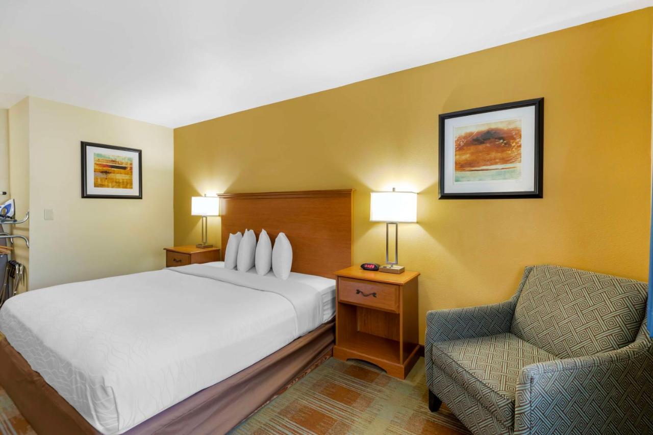 King Room - Non-Smoking at Best Western Kiva Inn