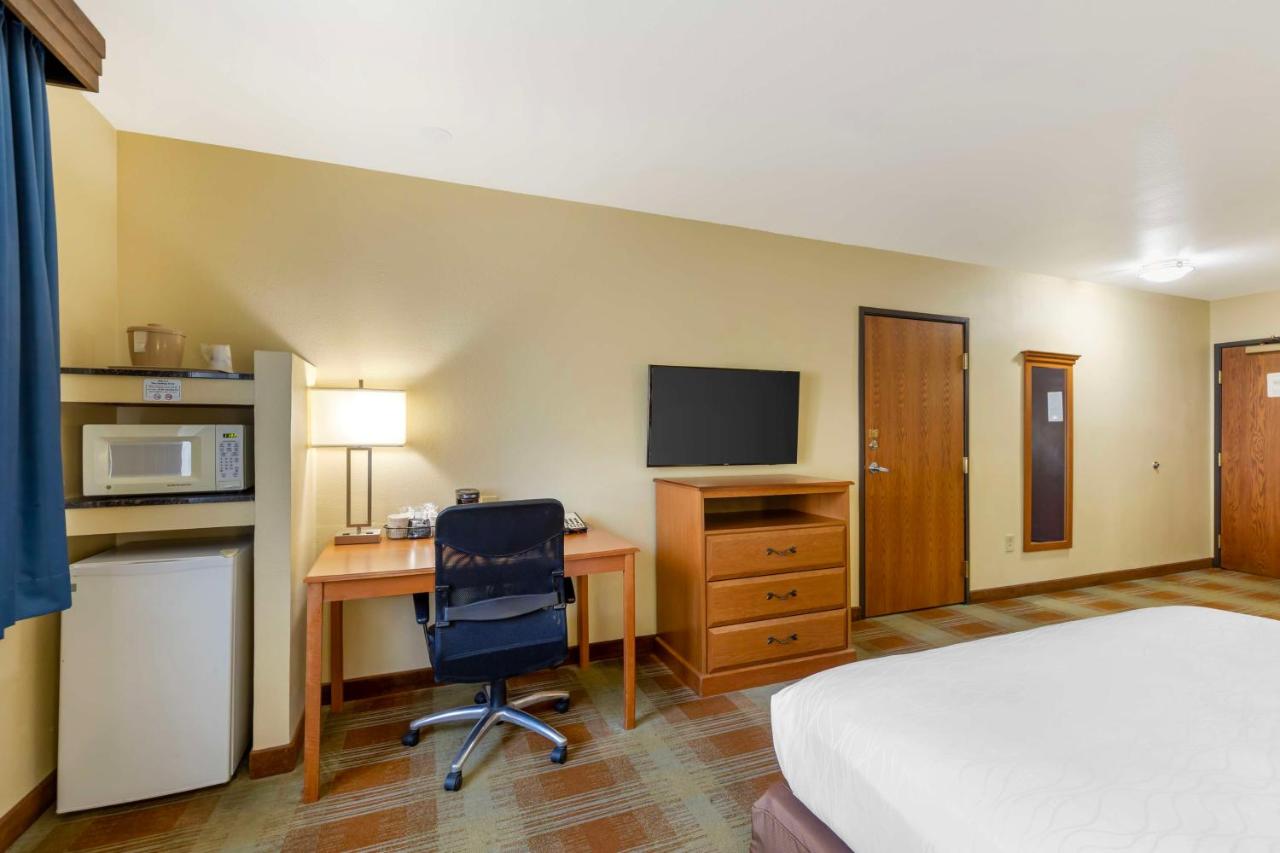 King Room - Non-Smoking at Best Western Kiva Inn