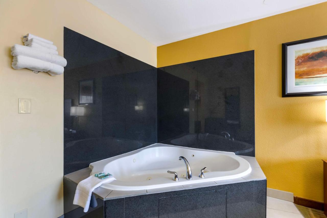 King Room with Spa Bath - Non-Smoking at Best Western Kiva Inn