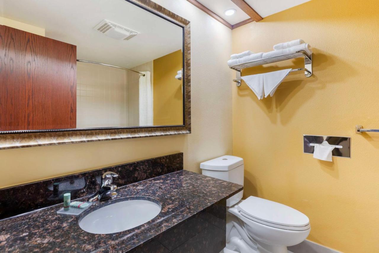 King Room - Non-Smoking at Best Western Kiva Inn