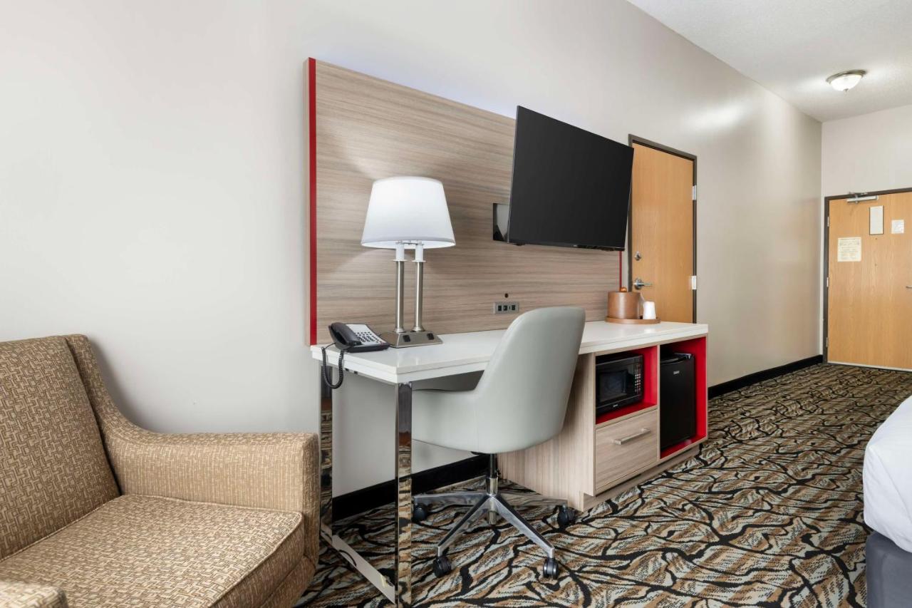 King Room - Non-Smoking at Best Western Plus Albert Lea I-90/I-35 Hotel