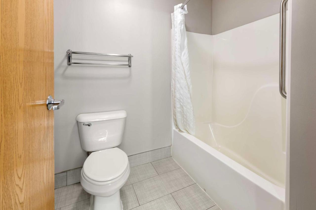 Triple Room with Three Double Beds at Best Western Plus Albert Lea I-90/I-35 Hotel