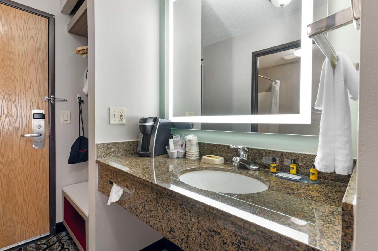Triple Room with Three Double Beds at Best Western Plus Albert Lea I-90/I-35 Hotel
