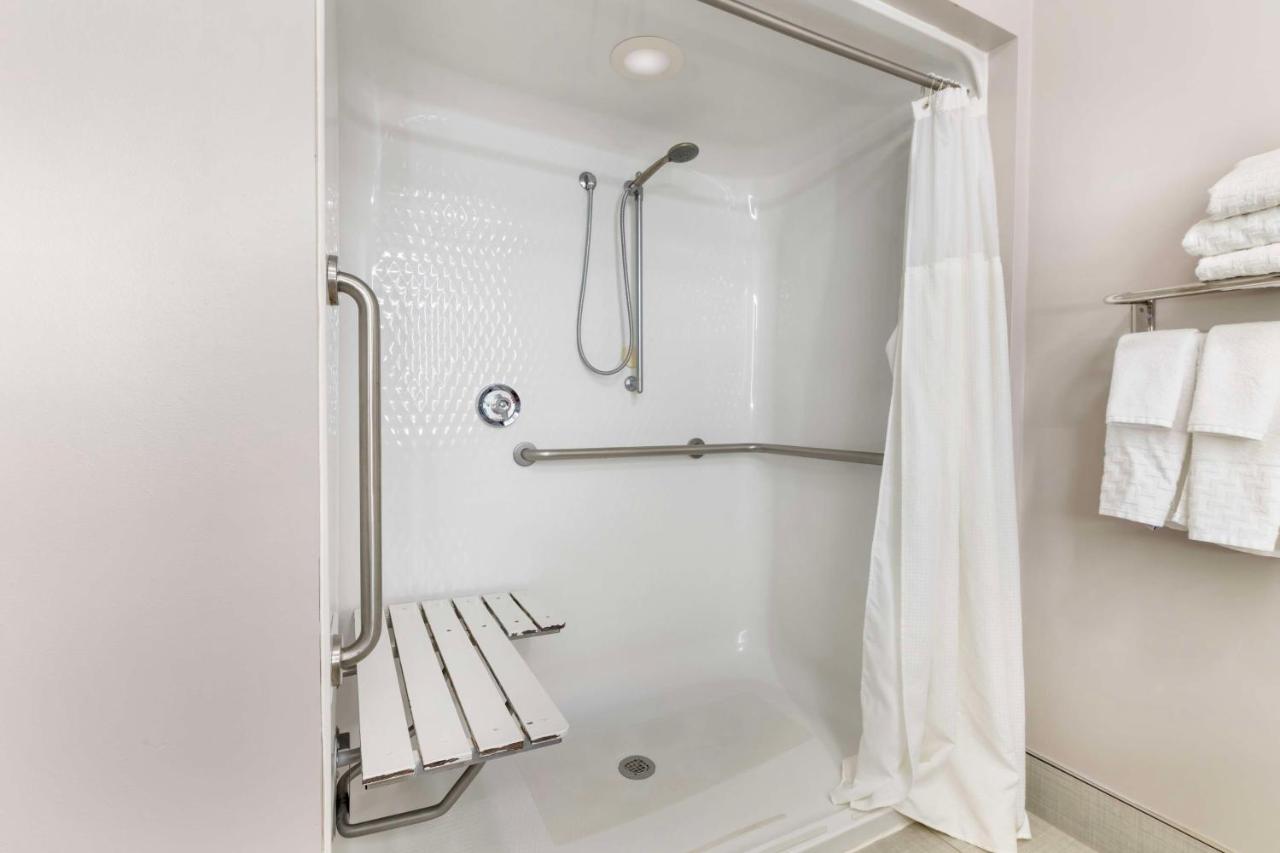 King Room with Walk-in Shower - Disability Access at Best Western Plus Albert Lea I-90/I-35 Hotel