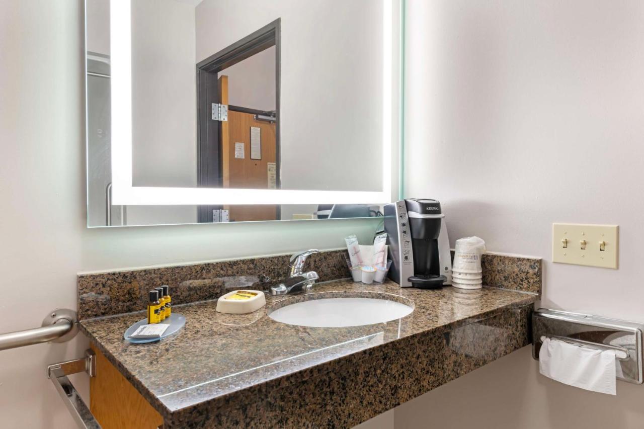 King Room with Mobility Accessible Tub and Sofa Bed at Best Western Plus Albert Lea I-90/I-35 Hotel