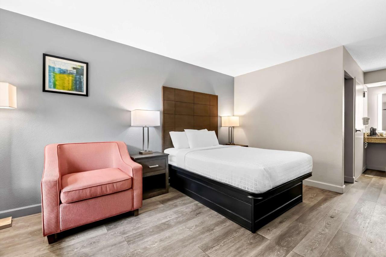 | SureStay Plus Hotel by Best Western Southern Pines Pinehurst