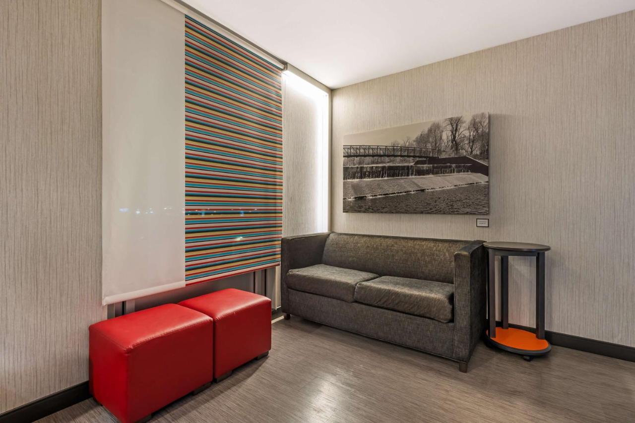 King Room with Sofa Bed at Vīb Best Western Springfield