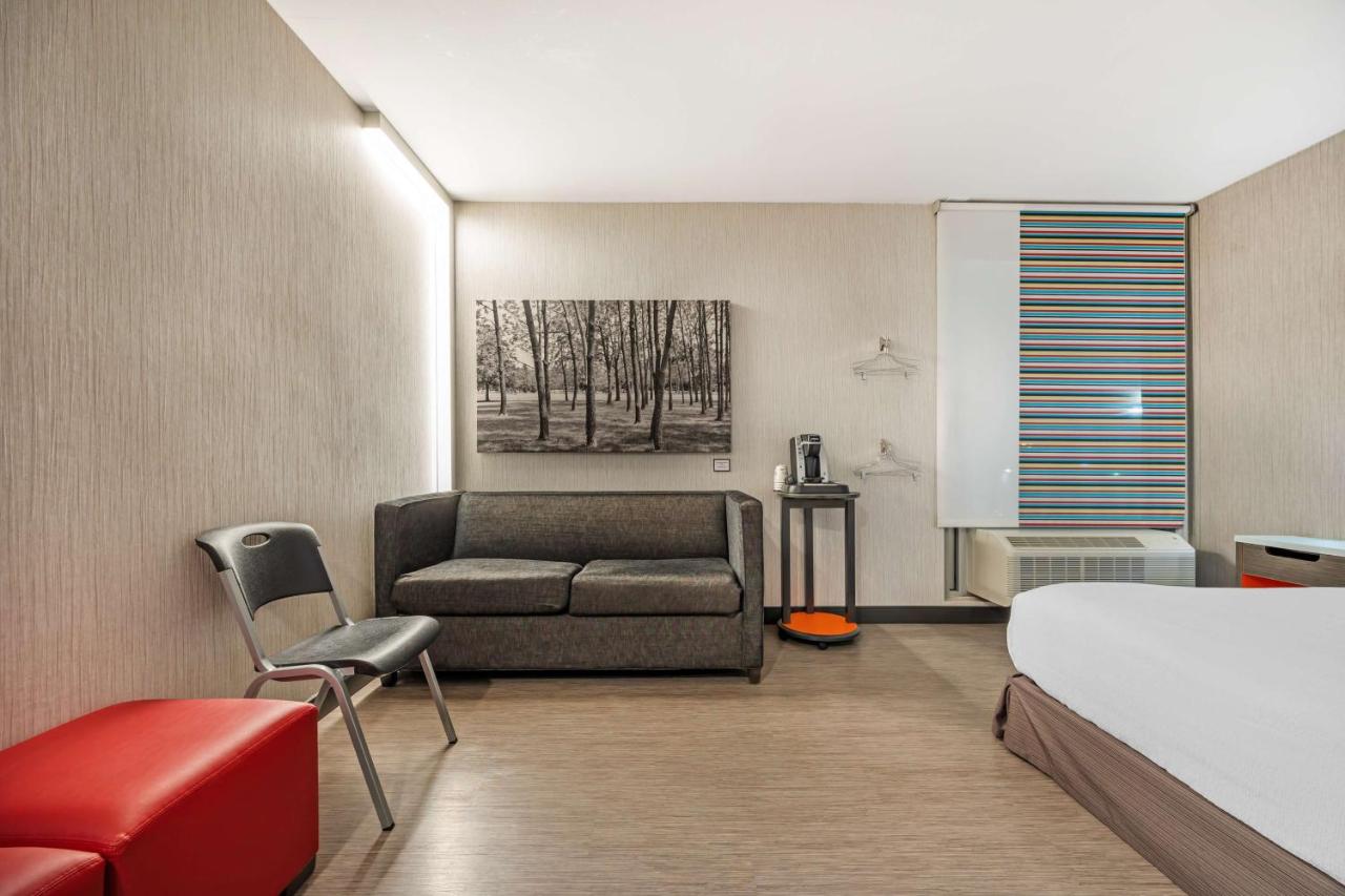 King Room with Sofa Bed - Disability Access at Vīb Best Western Springfield