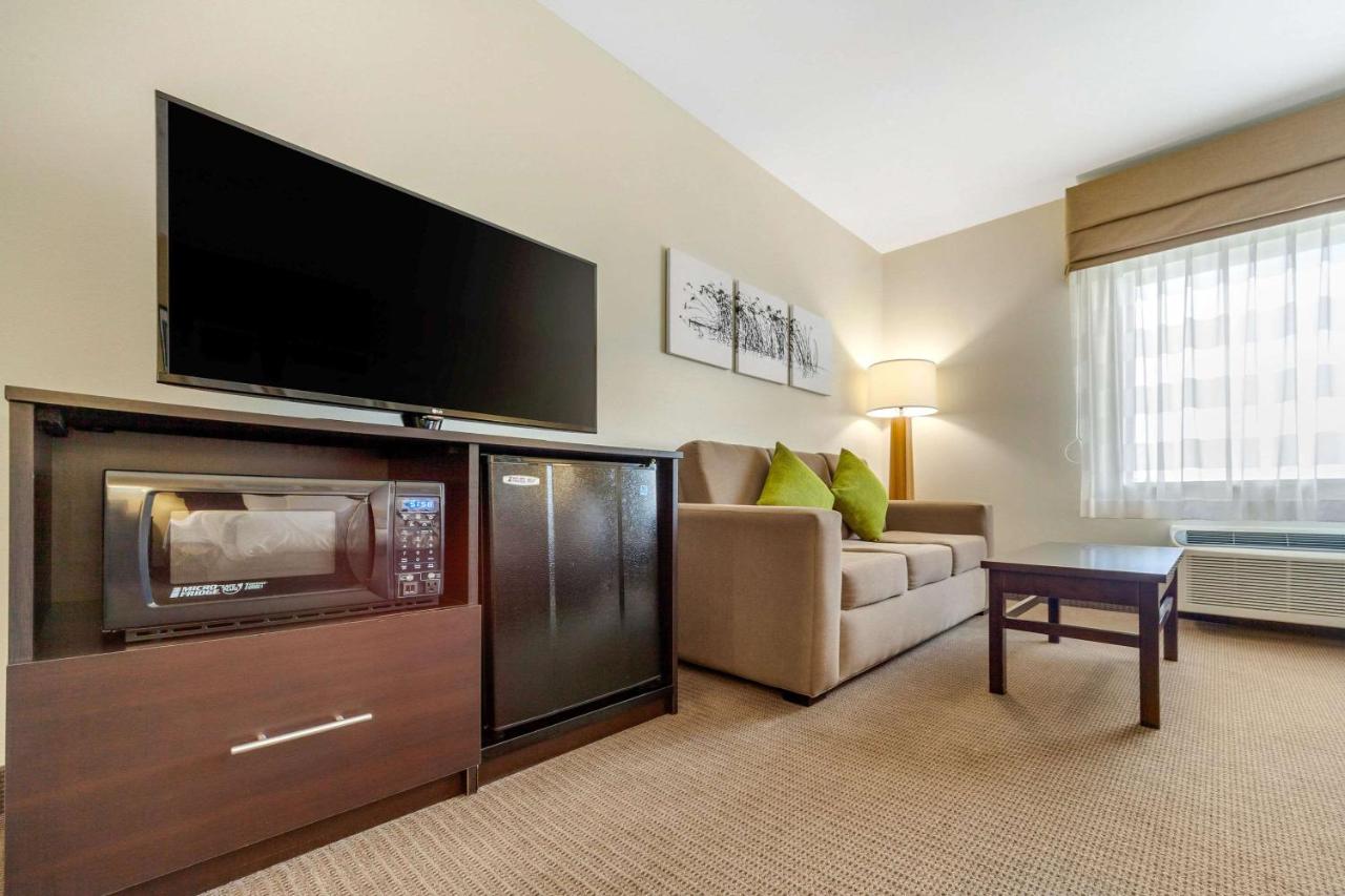 King Suite - Accessible/Non-Smoking at Sleep Inn & Suites Lincoln University Area