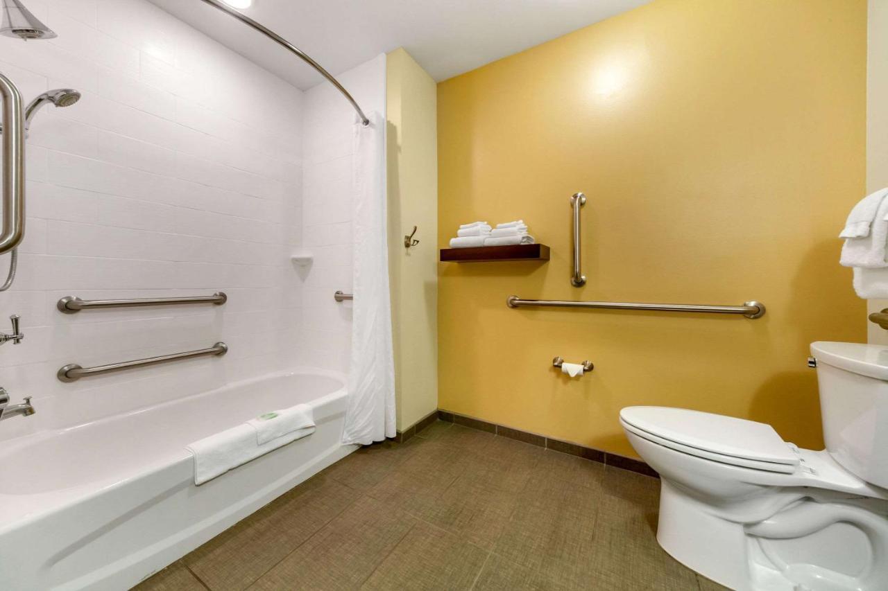 King Suite - Accessible/Non-Smoking at Sleep Inn & Suites Lincoln University Area