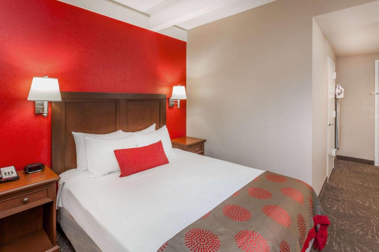  | Ramada by Wyndham Hammond Hotel & Conference Center