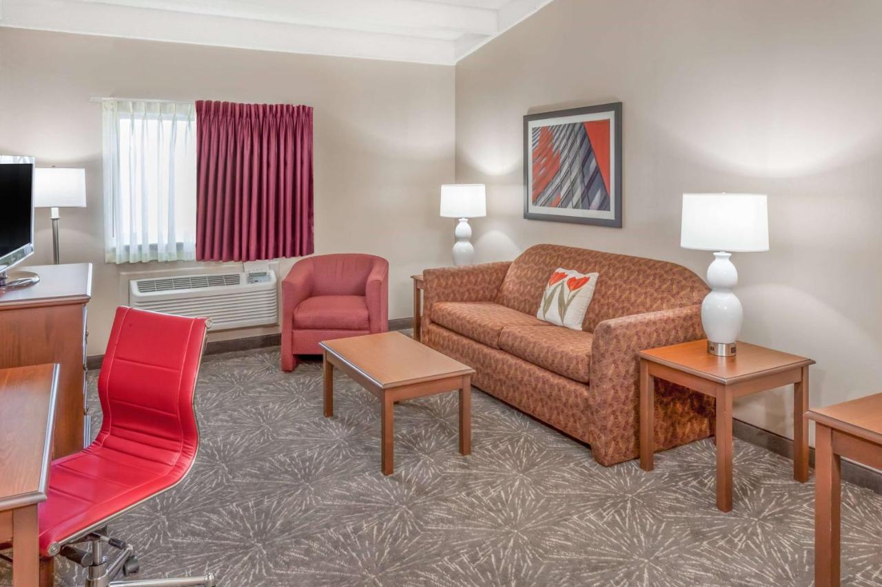  | Ramada by Wyndham Hammond Hotel & Conference Center