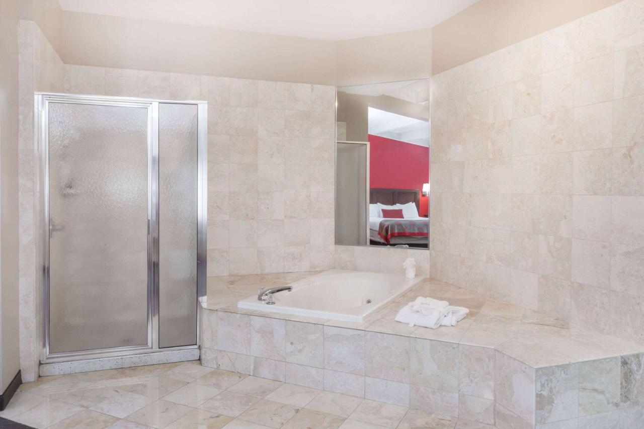  | Ramada by Wyndham Hammond Hotel & Conference Center