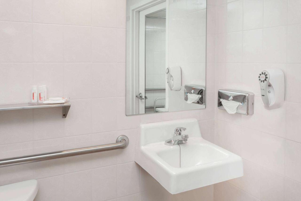  | Ramada by Wyndham Hammond Hotel & Conference Center