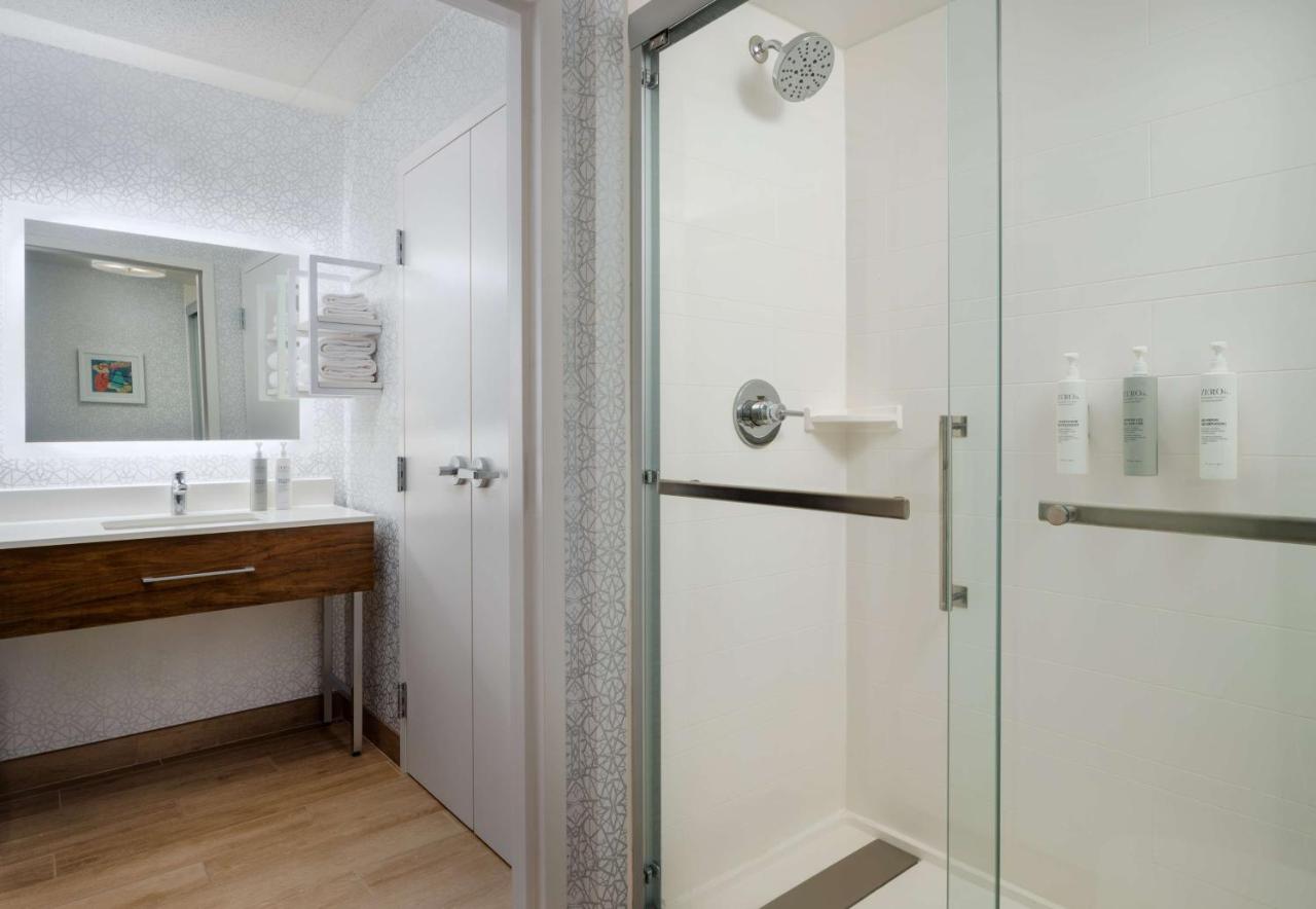 King Suite with Kitchenette - Non-Smoking at Hampton Inn & Suites Memphis East