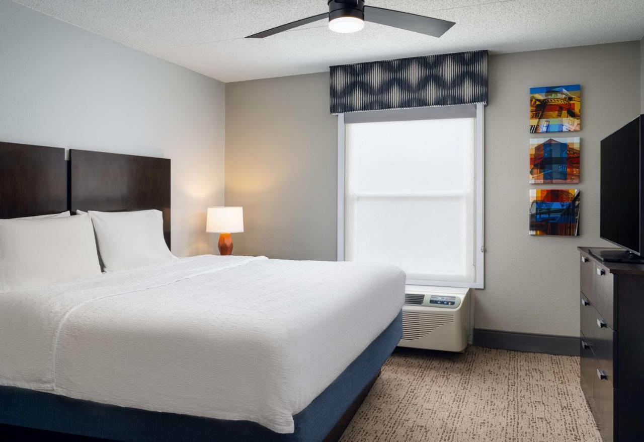 King Suite with Kitchenette - Non-Smoking at Hampton Inn & Suites Memphis East