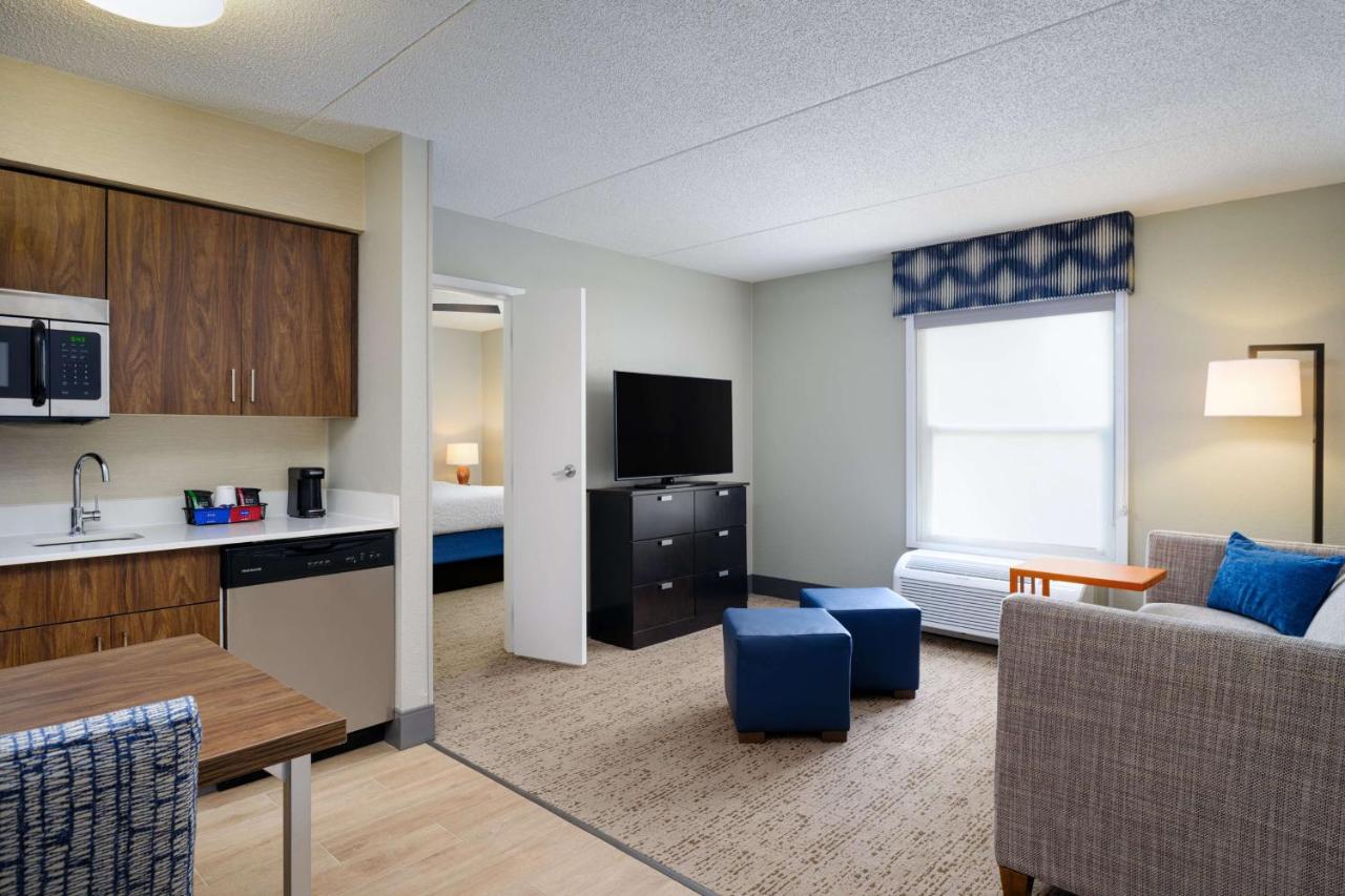 King Suite with Kitchenette - Non-Smoking at Hampton Inn & Suites Memphis East