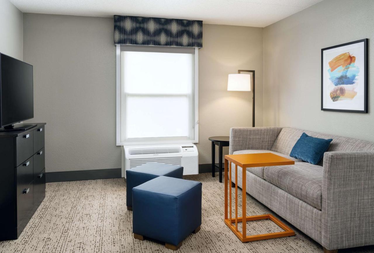 King Suite with Kitchenette - Non-Smoking at Hampton Inn & Suites Memphis East