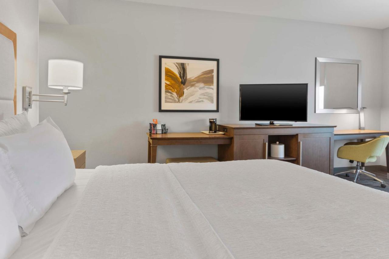King Room with Sofa Bed - Non-Smoking at Hampton Inn And Suites By Hilton Columbus Scioto Downs