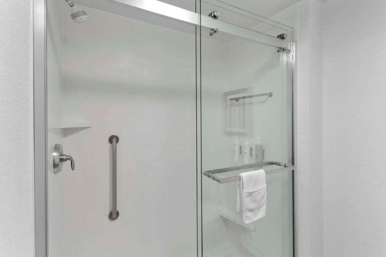 King Studio Suite with Sofabed- Hearing Accessible at Hampton Inn And Suites By Hilton Columbus Scioto Downs