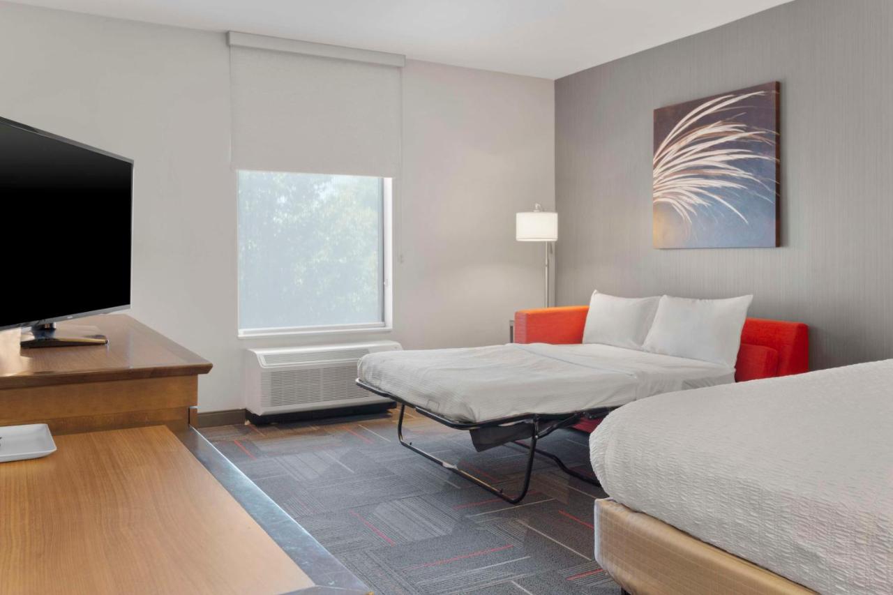 King Room with Sofa Bed - Non-Smoking at Hampton Inn And Suites By Hilton Columbus Scioto Downs
