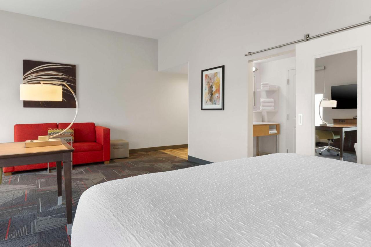 King Studio Suite with Sofabed- Hearing Accessible at Hampton Inn And Suites By Hilton Columbus Scioto Downs
