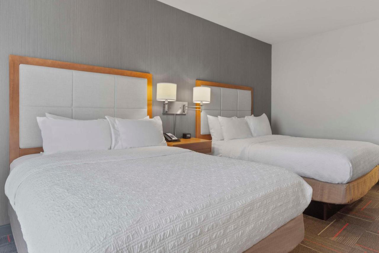 Queen Room with Two Queen Beds - Non-Smoking at Hampton Inn And Suites By Hilton Columbus Scioto Downs