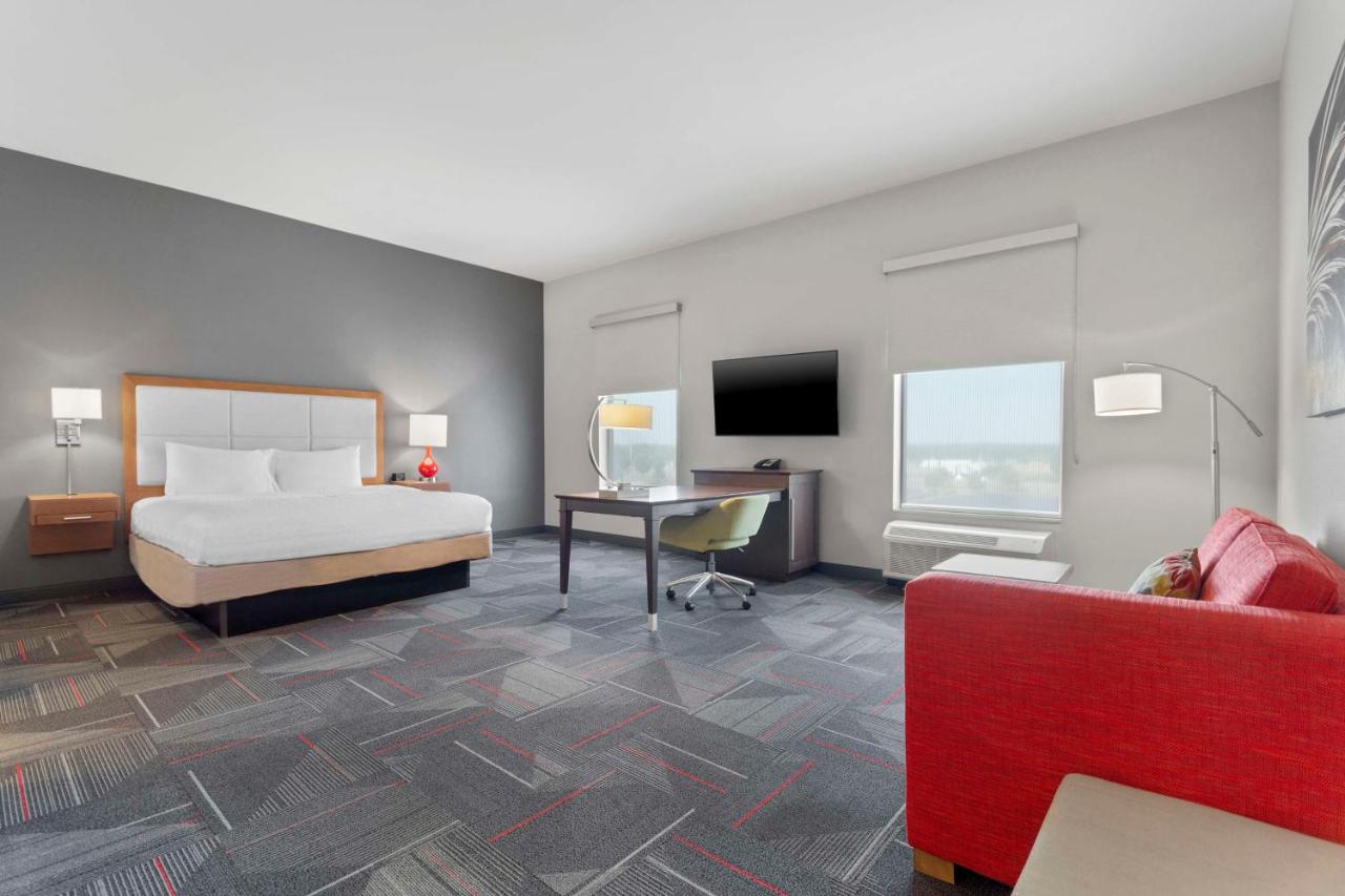 King Studio Suite with Sofabed- Hearing Accessible at Hampton Inn And Suites By Hilton Columbus Scioto Downs