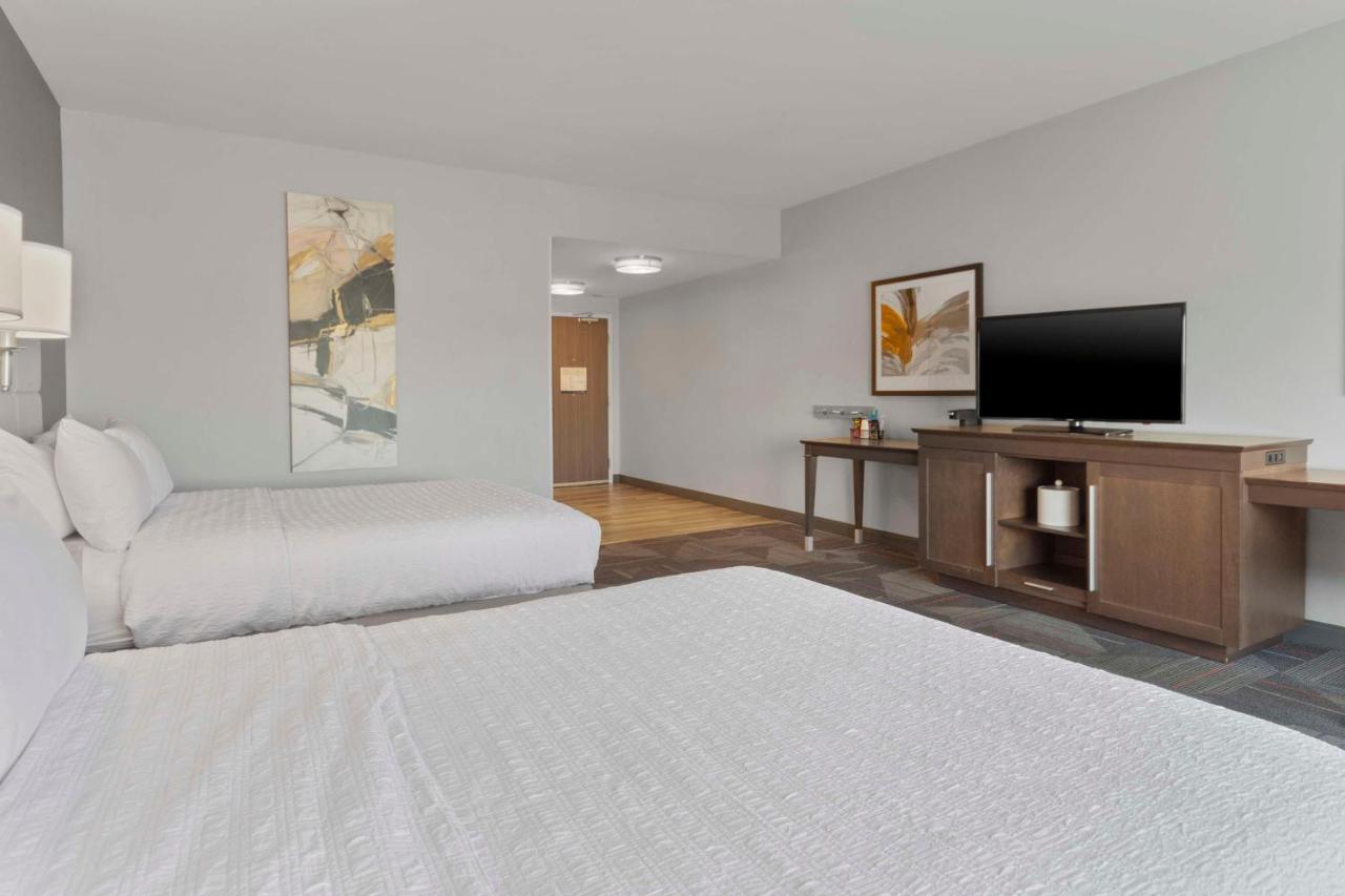 Queen Room with Bath Tub - Mobility Access - Non-Smoking at Hampton Inn And Suites By Hilton Columbus Scioto Downs