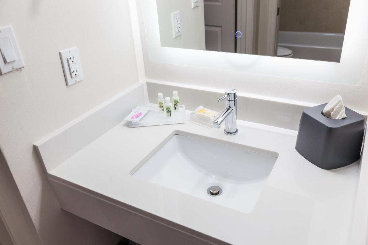 | Holiday Inn & Suites Boca Raton - North