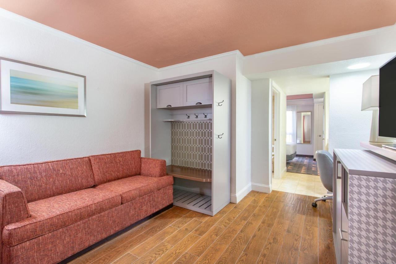 | Holiday Inn & Suites Boca Raton - North