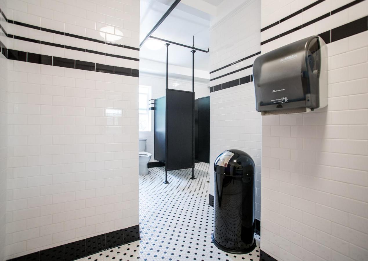Queen Room with Shared Bathroom at AMERICAN HOTEL LOS ANGELES